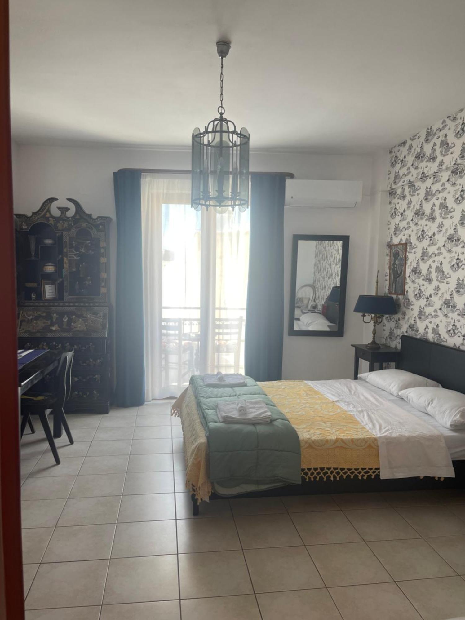 Retire Flat In The Heart Of City イラクリオン エクステリア 写真