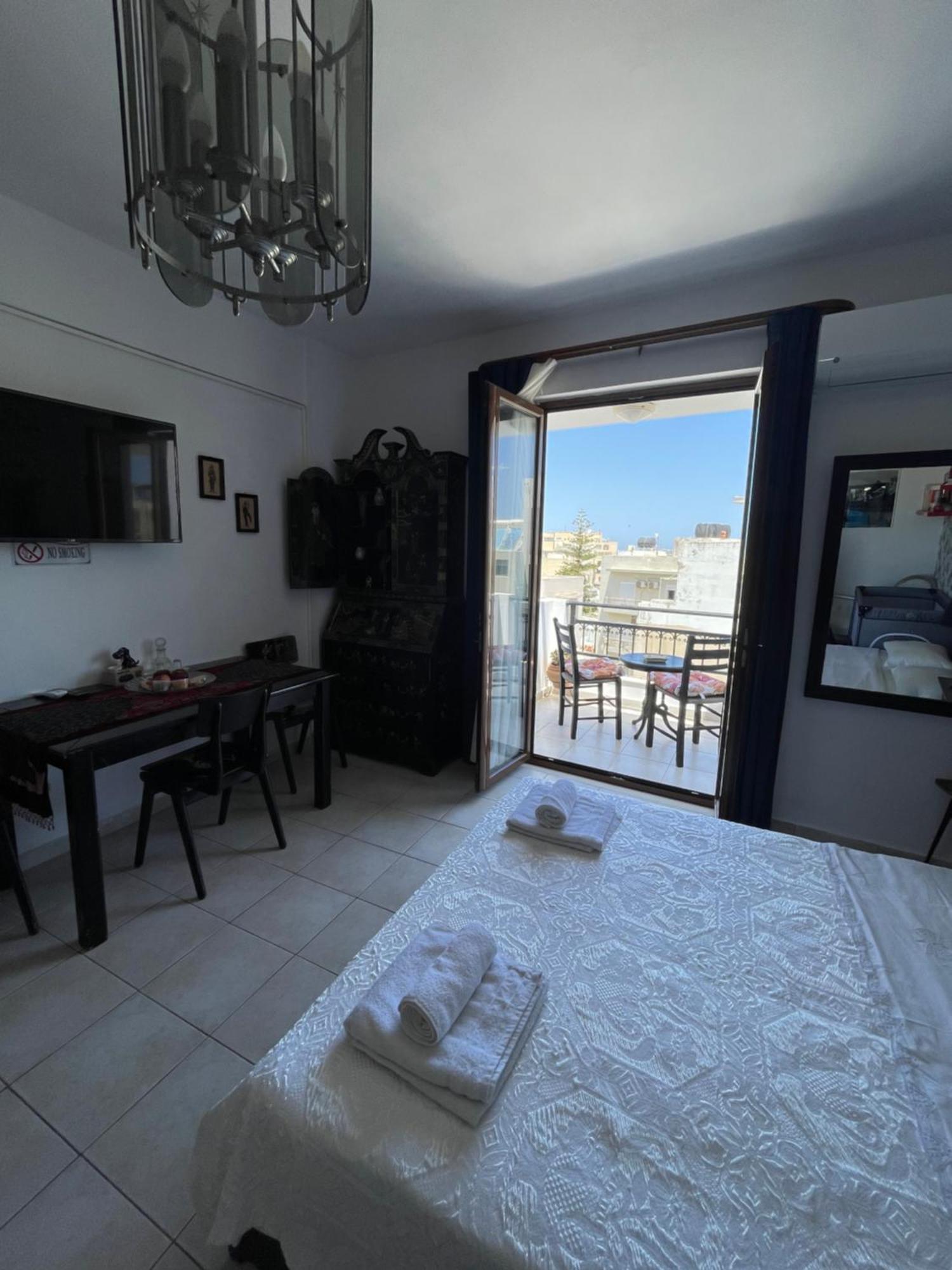 Retire Flat In The Heart Of City イラクリオン エクステリア 写真